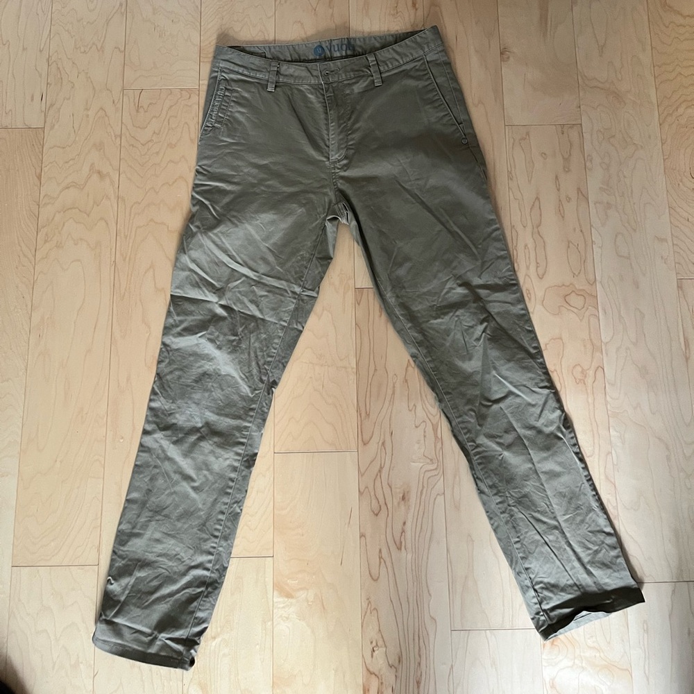 Vuori Men's Khaki Chinos
